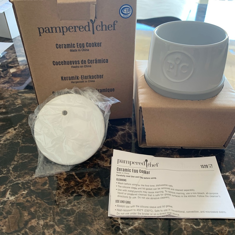 NWOT Pampered Chef Ceramic Egg Cooker